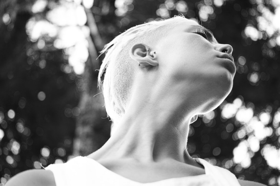 Woman with a smooth, well-contoured neck